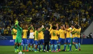 پیراهن تیمهای ملی، و دلایل اهمیت آن برای ما! 17 | 3118 171010100346 brazil squad celebrate world cup qualification russia 2018 exlarge 169